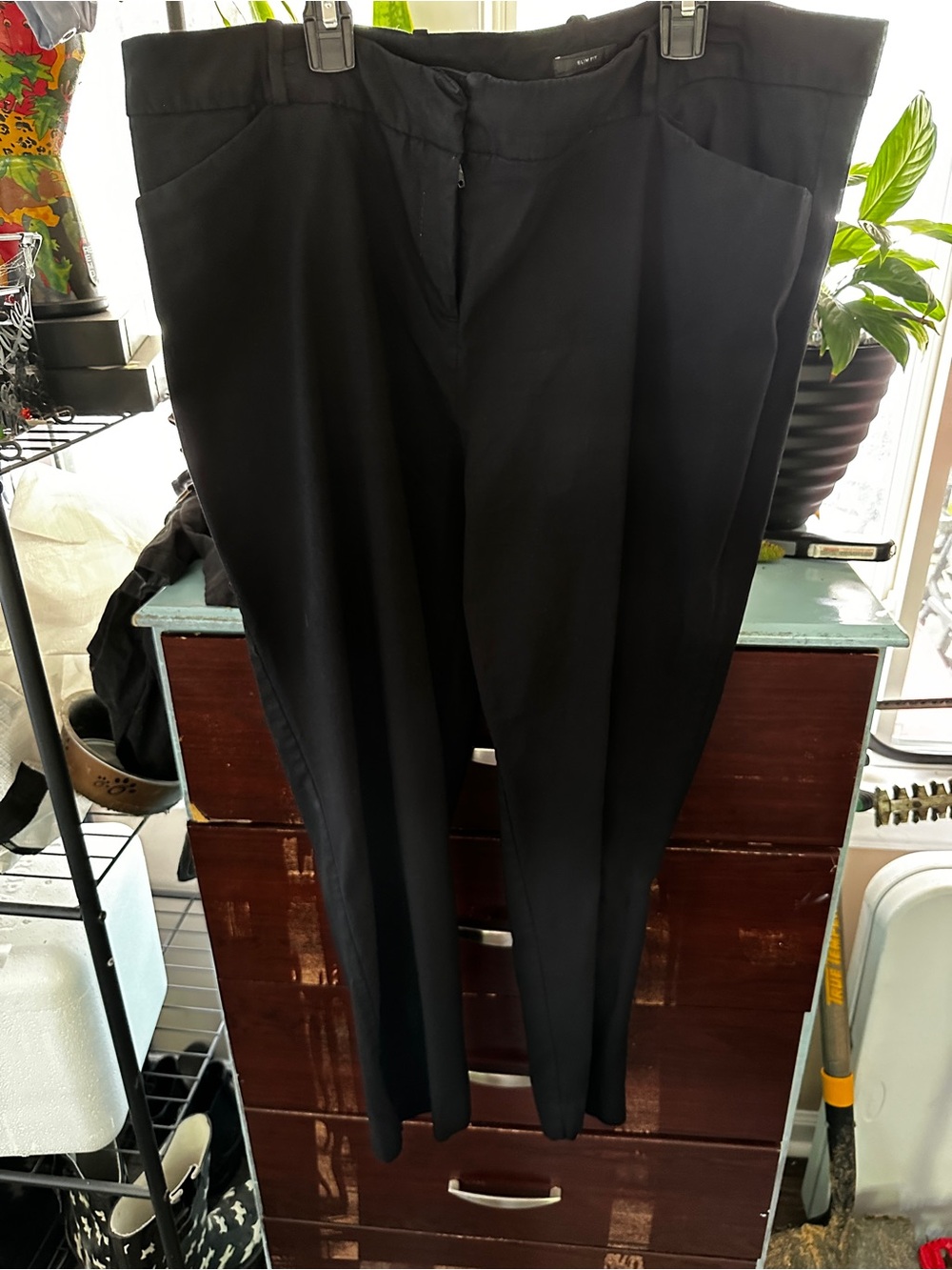 Worthington Black Capris